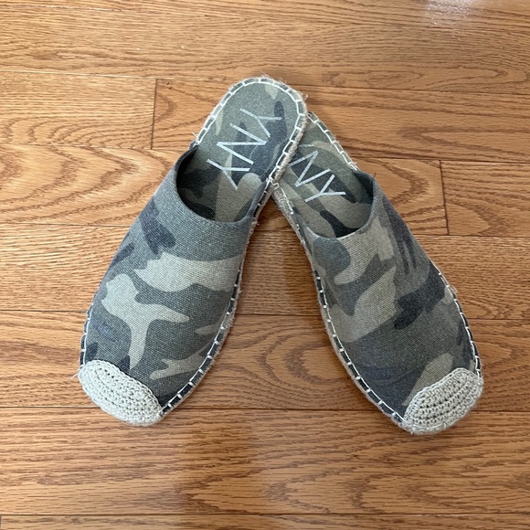 YNY by Yosi Samra Camo Espadrille Mule - Picture 1 of 4